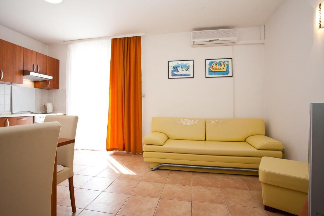 Apartments Glibo Near The Sea And Town Center! Krk Town Eksteriør bilde